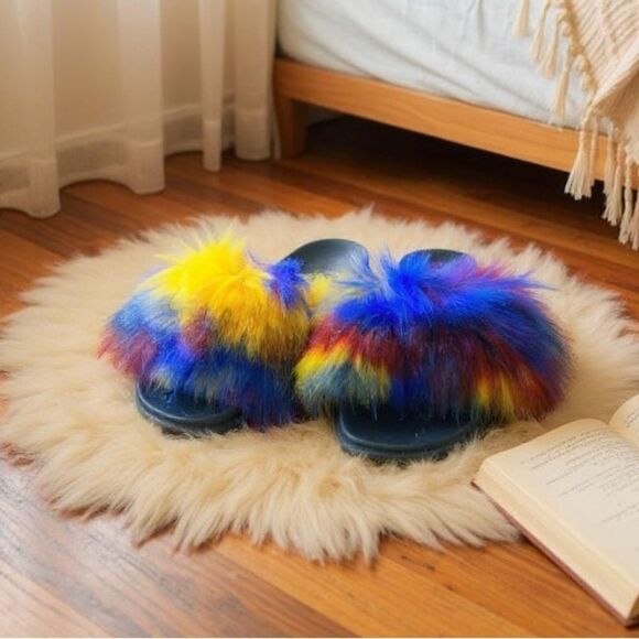 Artificial Fur Women’s Indoor Slides Size 9 - Picture 1 of 8